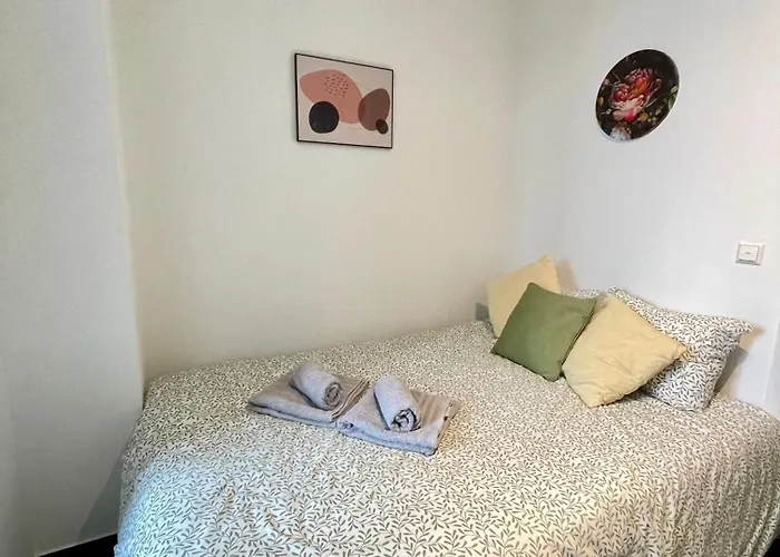 Bed & Breakfast Tram Station