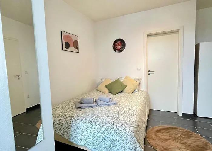 Bed & Breakfast Tram Station