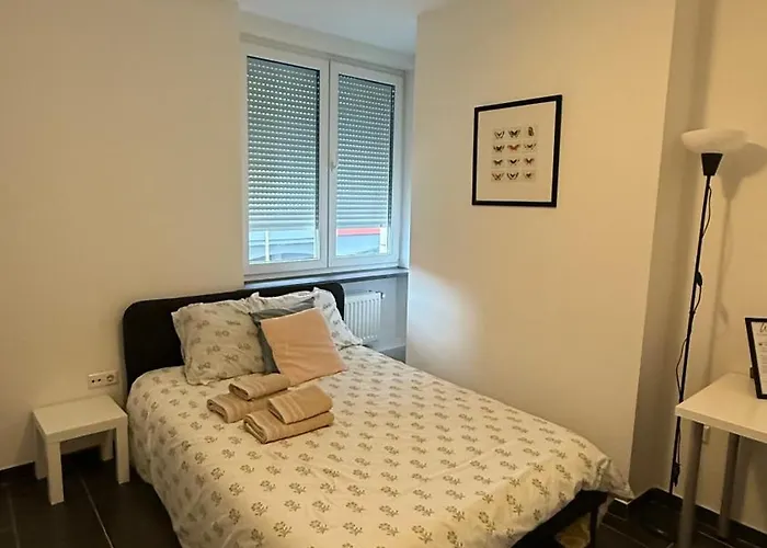 Bed & Breakfast Tram Station 3*