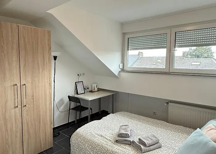 Bed & Breakfast Tram Station 3*