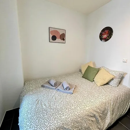 Bed & Breakfast Tram Station