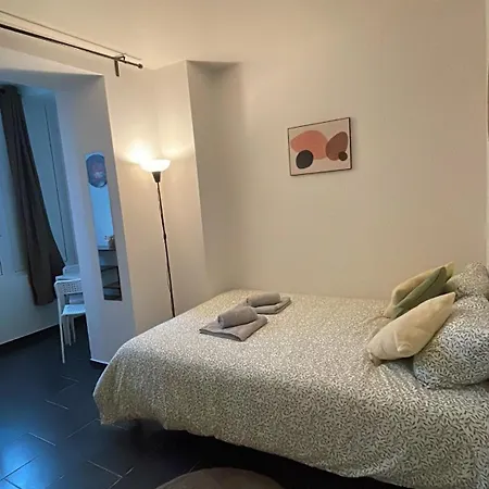 Bed & Breakfast Tram Station