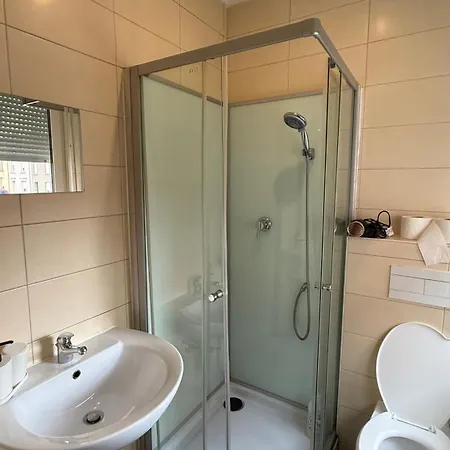 Tram Station Bed & Breakfast 3*